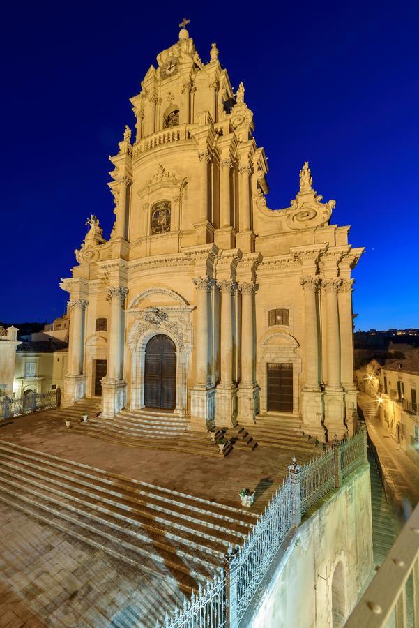 Appartamenti Vista Duomo - Ibla - Pomelia Ragusa Luaran gambar